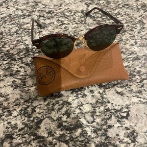 Ray-Ban Clubmaster Sunglasses Tortoise Frame with Green Lenses